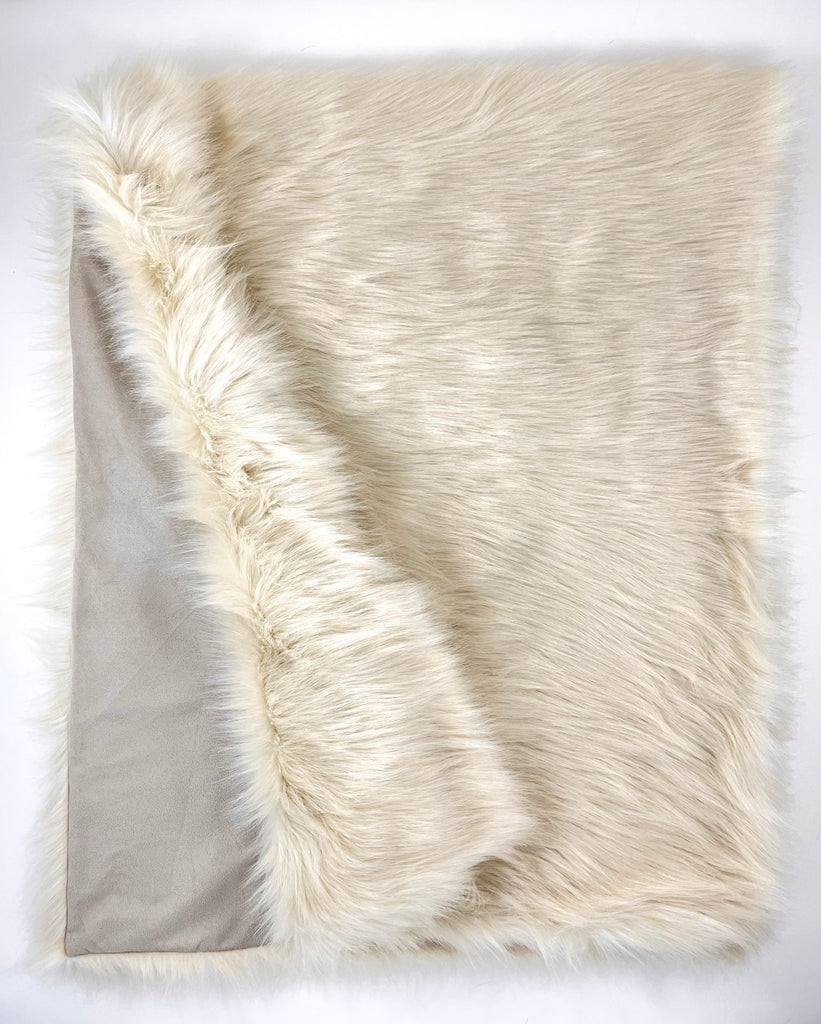 2685 - White Faux Fur Throw