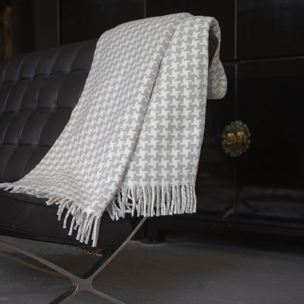 354 - Houndstooth Fringed Plush Throw - 55" x 70"